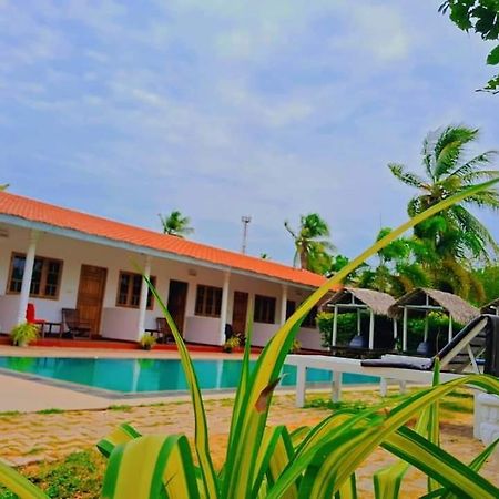 Shan Guest And Restaurant Nilaveli Ngoại thất bức ảnh