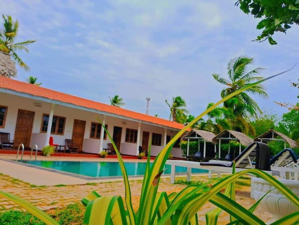 Shan Guest And Restaurant Nilaveli Ngoại thất bức ảnh