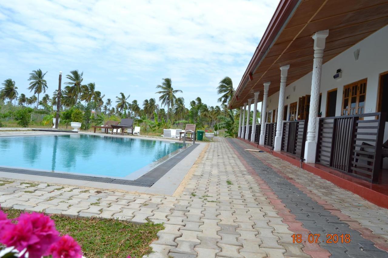 Shan Guest And Restaurant Nilaveli Ngoại thất bức ảnh