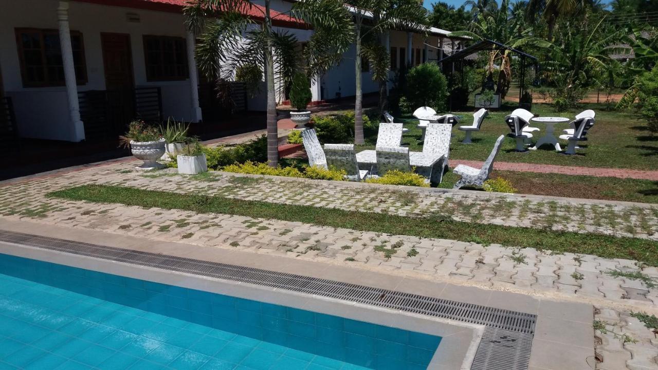 Shan Guest And Restaurant Nilaveli Ngoại thất bức ảnh